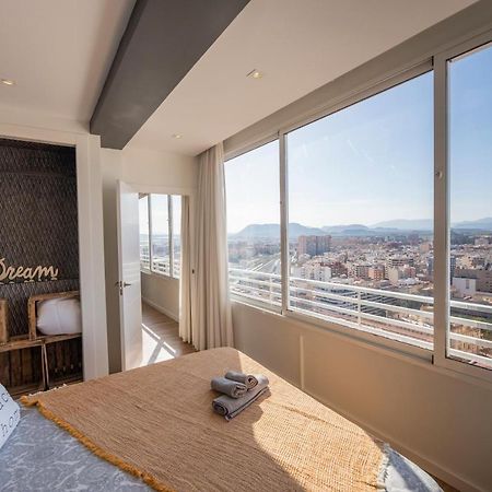 Charming Downtown Skyscrapper Apartment Alicante Bagian luar foto