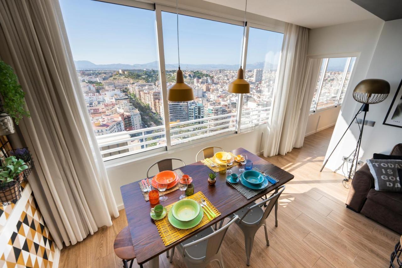 Charming Downtown Skyscrapper Apartment Alicante Bagian luar foto