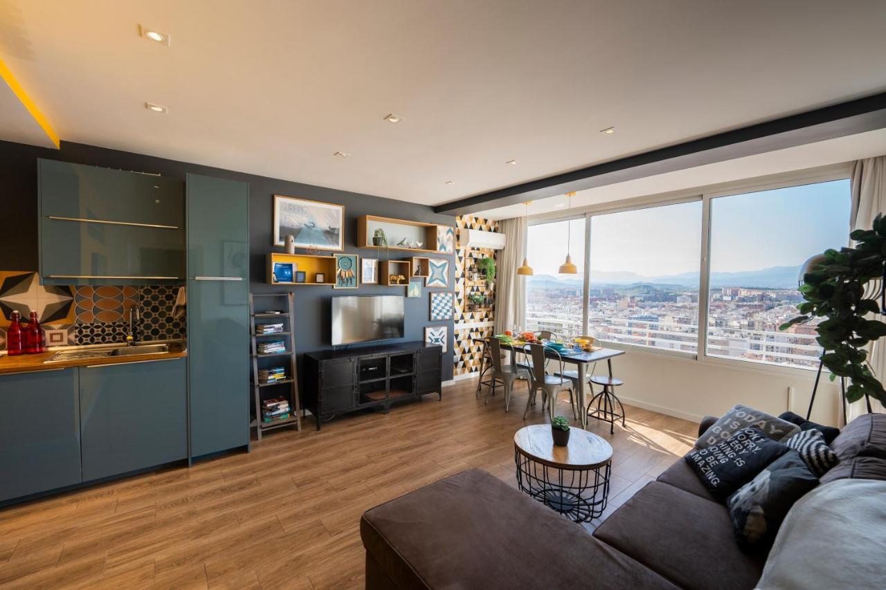Charming Downtown Skyscrapper Apartment Alicante Bagian luar foto