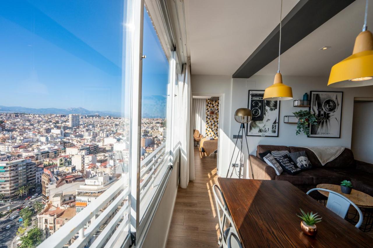 Charming Downtown Skyscrapper Apartment Alicante Bagian luar foto