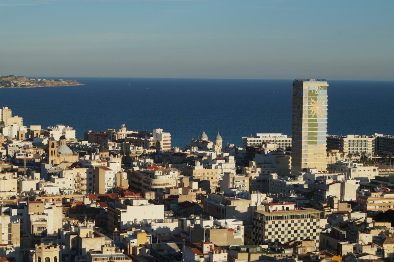 Charming Downtown Skyscrapper Apartment Alicante Bagian luar foto