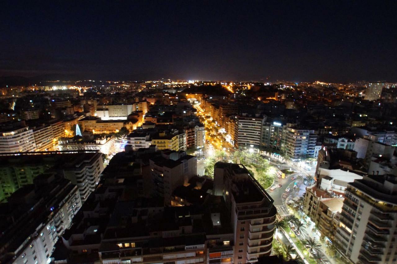 Charming Downtown Skyscrapper Apartment Alicante Bagian luar foto
