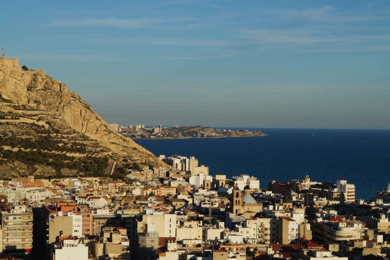 Charming Downtown Skyscrapper Apartment Alicante Bagian luar foto